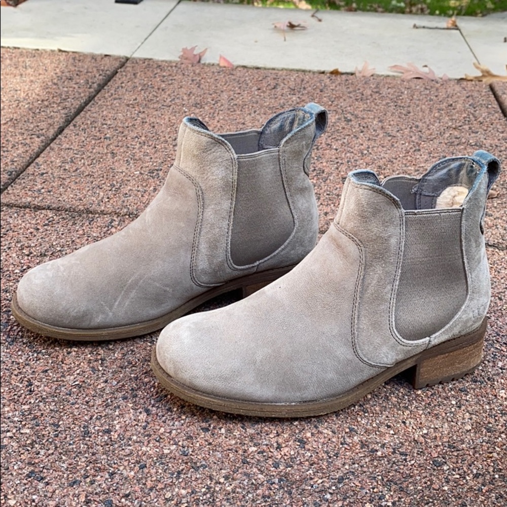 Ugg short booties women’s size 7.5